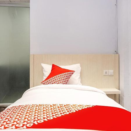 Super Oyo 3150 Theodore Homestay Medan Esterno foto