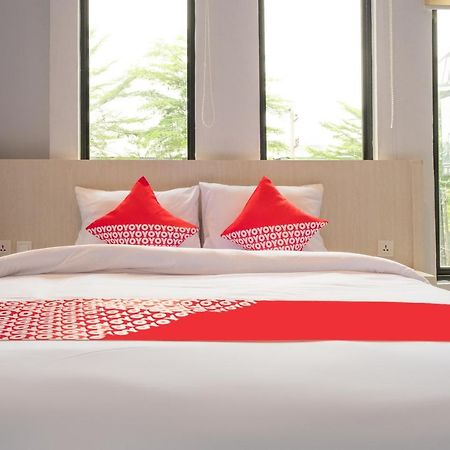 Super Oyo 3150 Theodore Homestay Medan Esterno foto