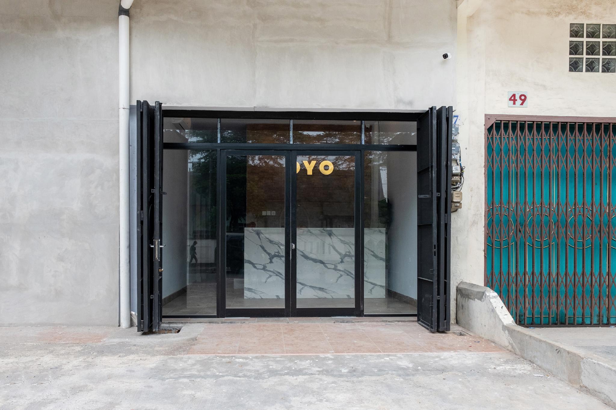 Super Oyo 3150 Theodore Homestay Medan Esterno foto