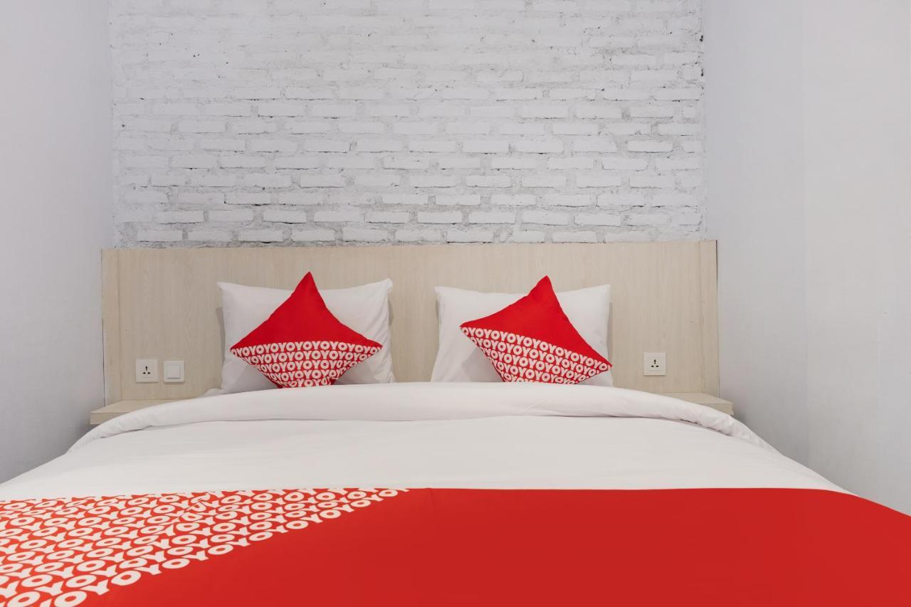 Super Oyo 3150 Theodore Homestay Medan Esterno foto