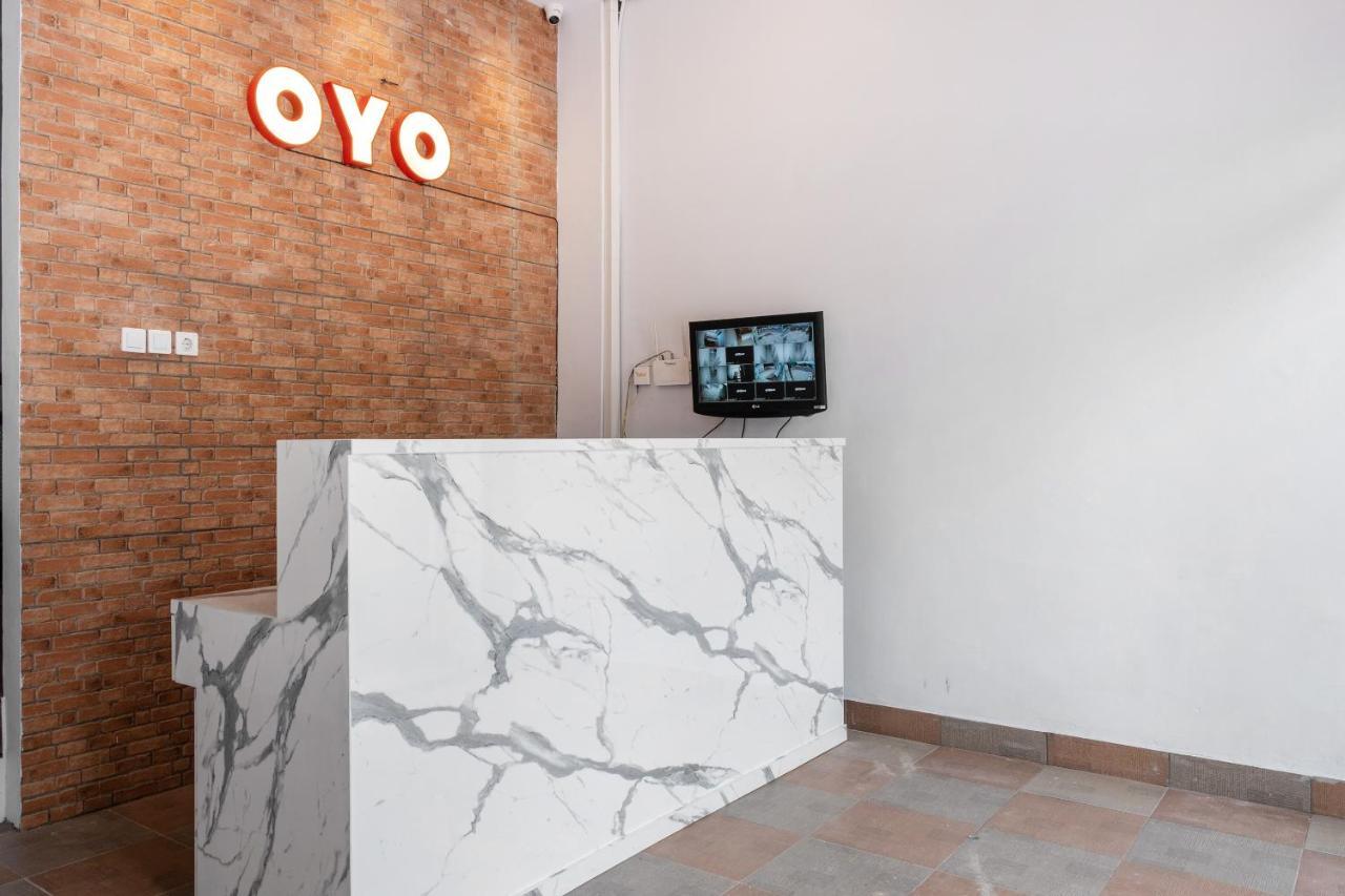 Super Oyo 3150 Theodore Homestay Medan Esterno foto
