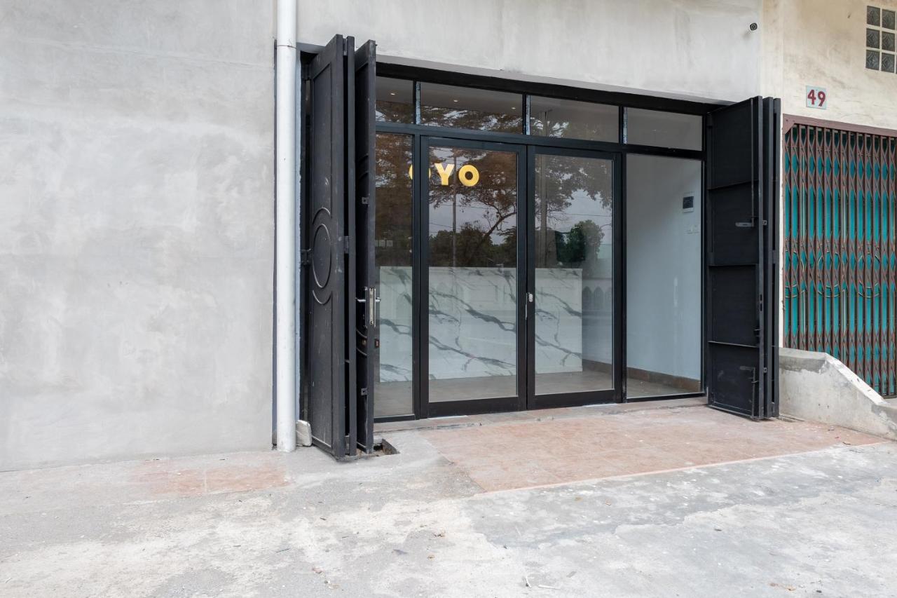 Super Oyo 3150 Theodore Homestay Medan Esterno foto
