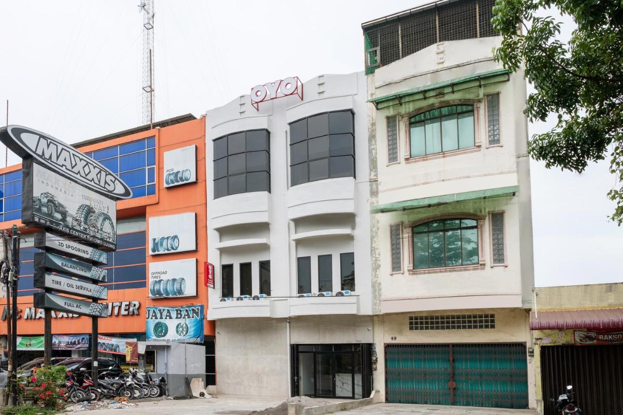 Super Oyo 3150 Theodore Homestay Medan Esterno foto