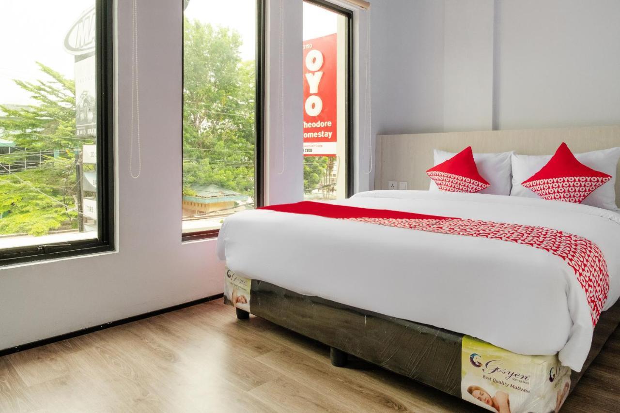 Super Oyo 3150 Theodore Homestay Medan Esterno foto