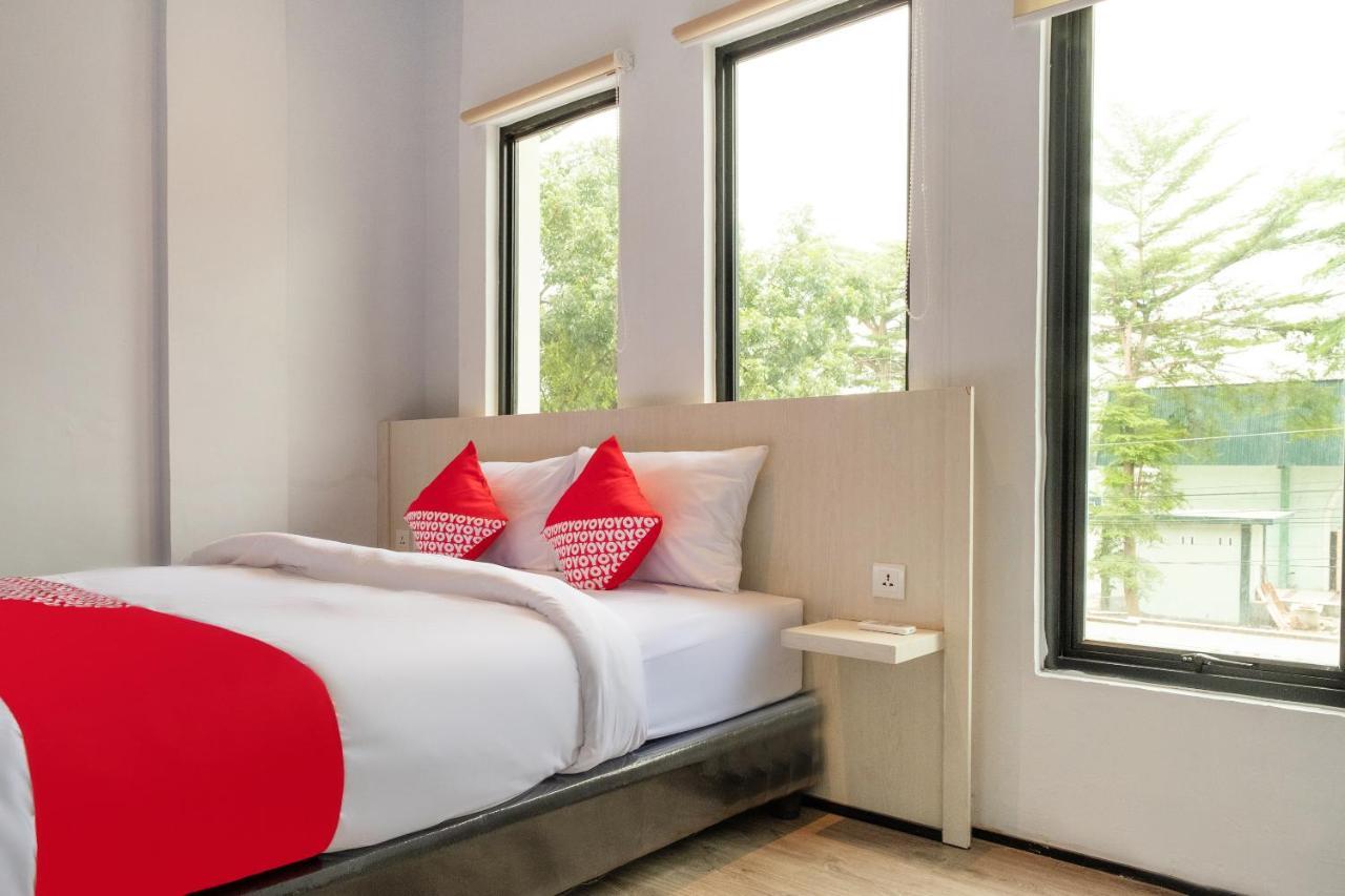 Super Oyo 3150 Theodore Homestay Medan Esterno foto