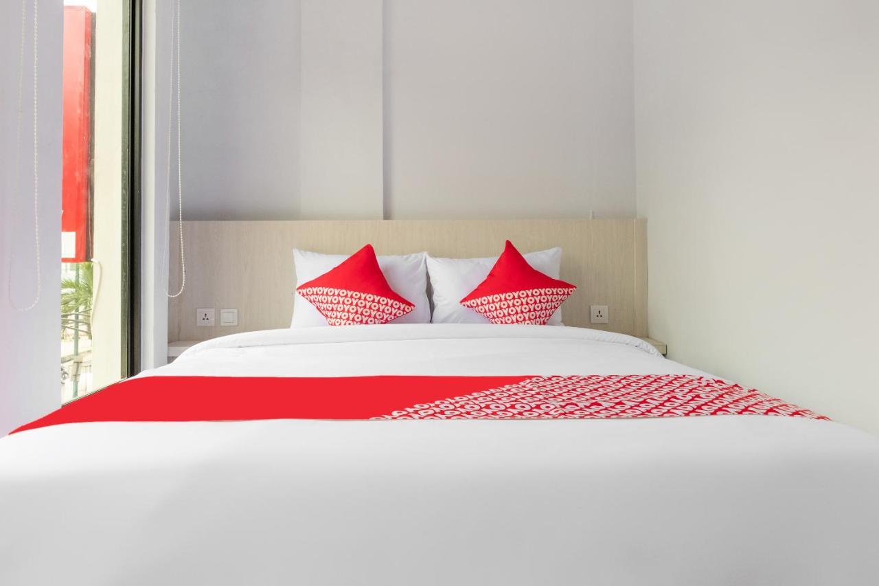 Super Oyo 3150 Theodore Homestay Medan Esterno foto
