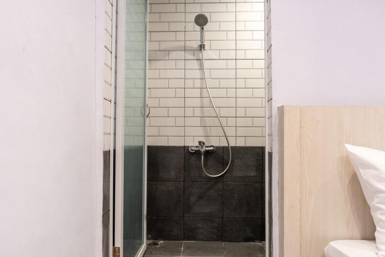 Super Oyo 3150 Theodore Homestay Medan Esterno foto